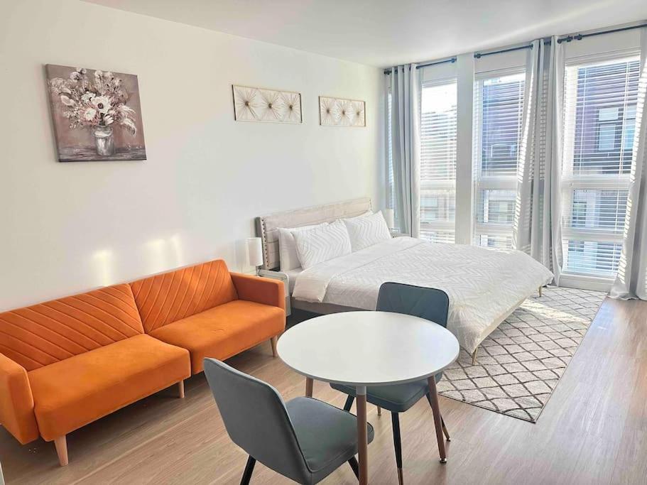 Modern Downtown Tacoma: King Suite with Netflix & Rooftop Exterior photo
