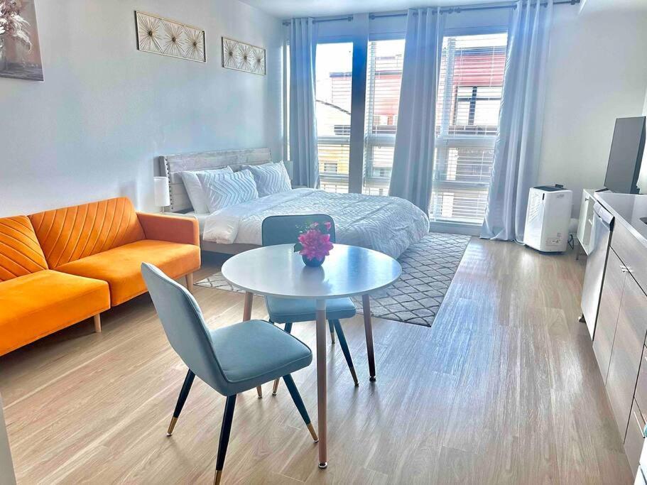 Modern Downtown Tacoma: King Suite with Netflix & Rooftop Exterior photo