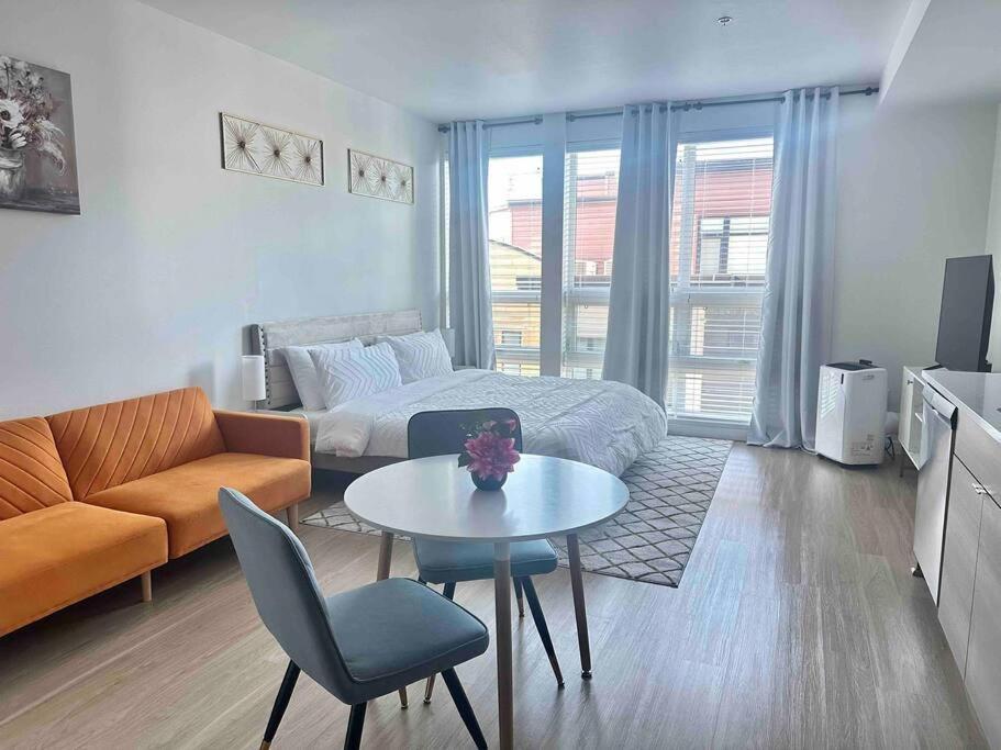 Modern Downtown Tacoma: King Suite with Netflix & Rooftop Exterior photo