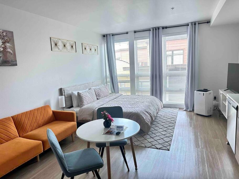 Modern Downtown Tacoma: King Suite with Netflix & Rooftop Exterior photo