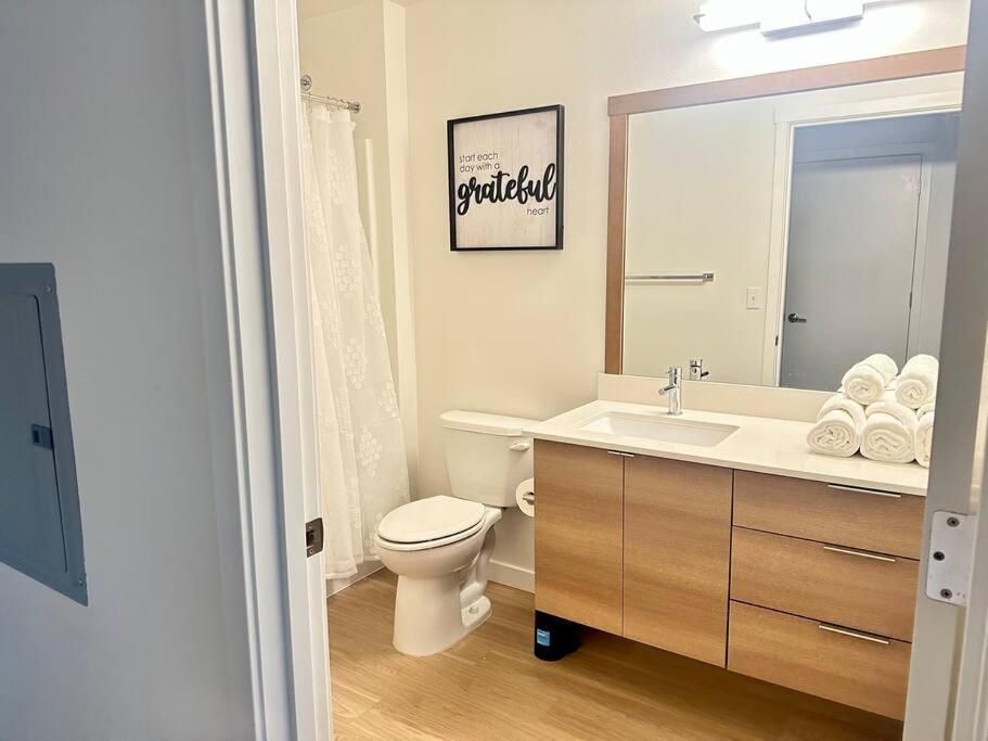 Modern Downtown Tacoma: King Suite with Netflix & Rooftop Exterior photo