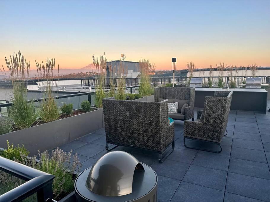 Modern Downtown Tacoma: King Suite with Netflix & Rooftop Exterior photo