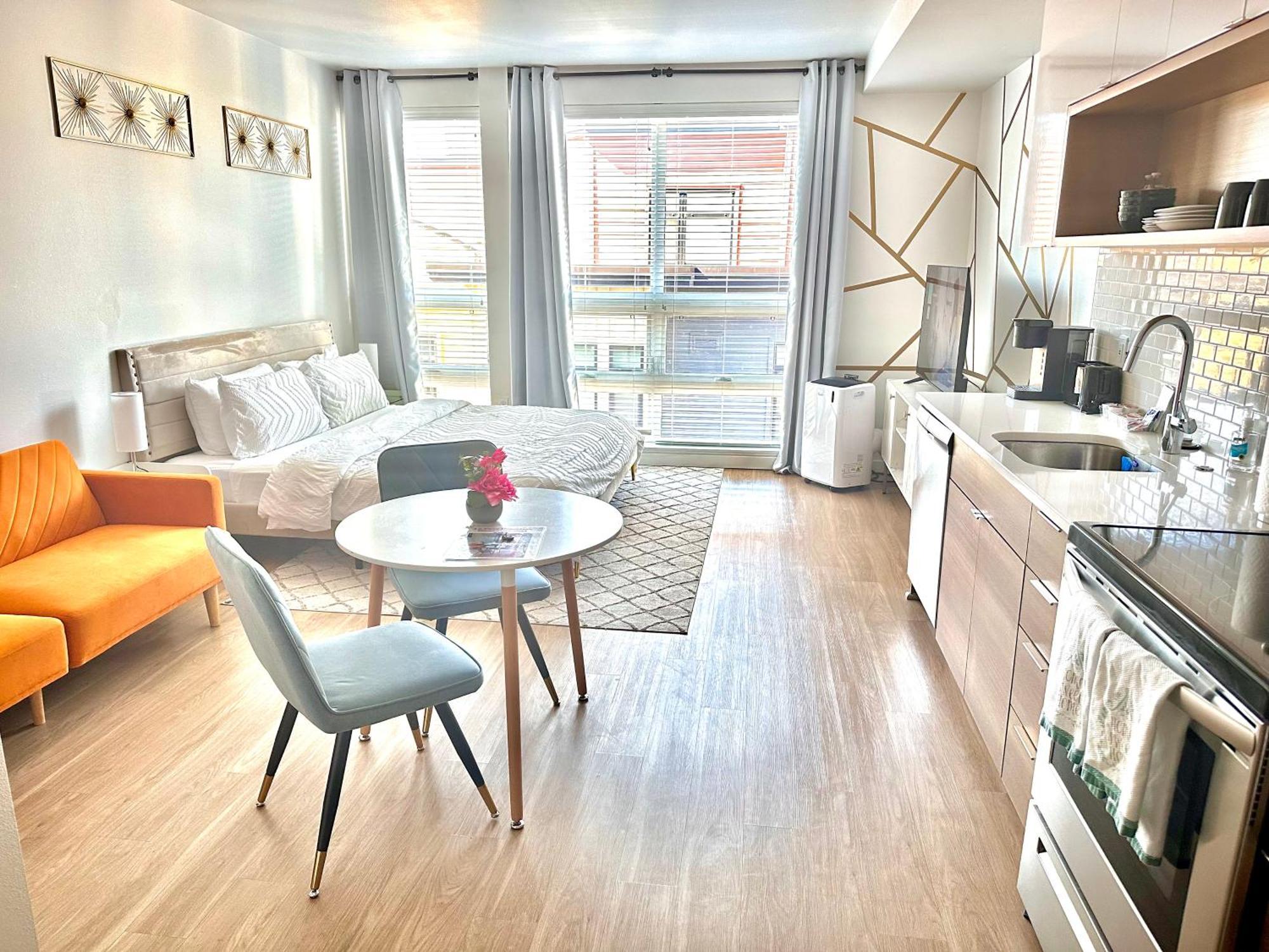 Modern Downtown Tacoma: King Suite with Netflix & Rooftop Exterior photo